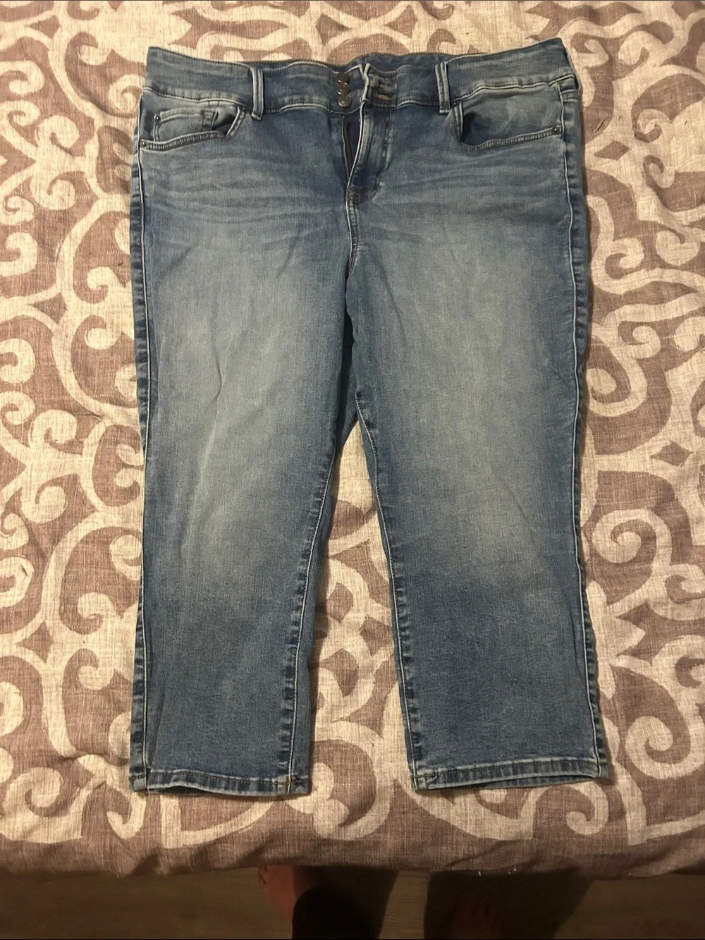 torrid Light Blue Cropped Stretch Denim Jeans
